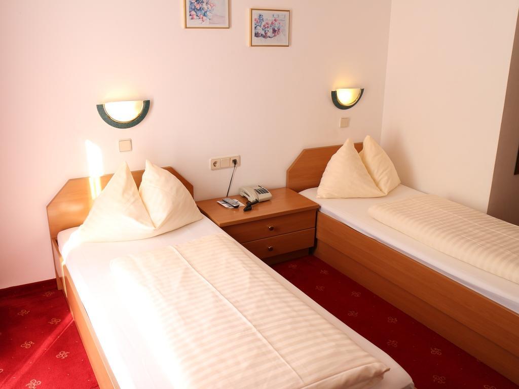Hotel Gasthof Kasino Villach Quarto foto